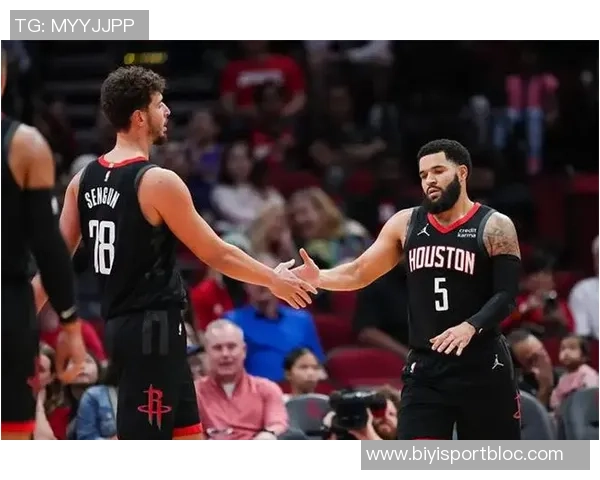 乌度卡调侃狄龙全场互动揭秘两人赛场幽默瞬间